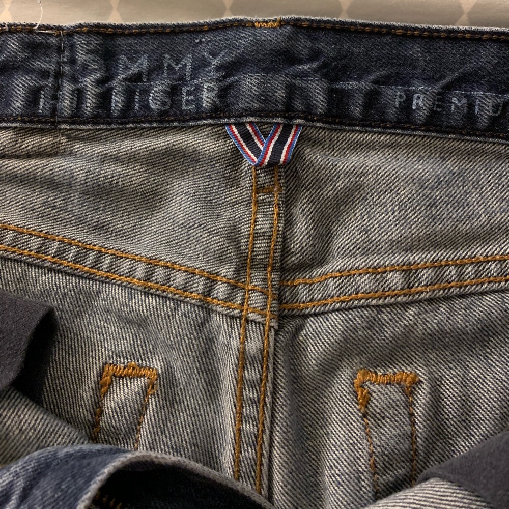 Pre-owned jeans for men.
